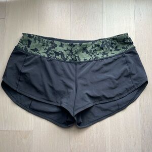 Lululemon green & black floral speed up running shorts size 8 regular